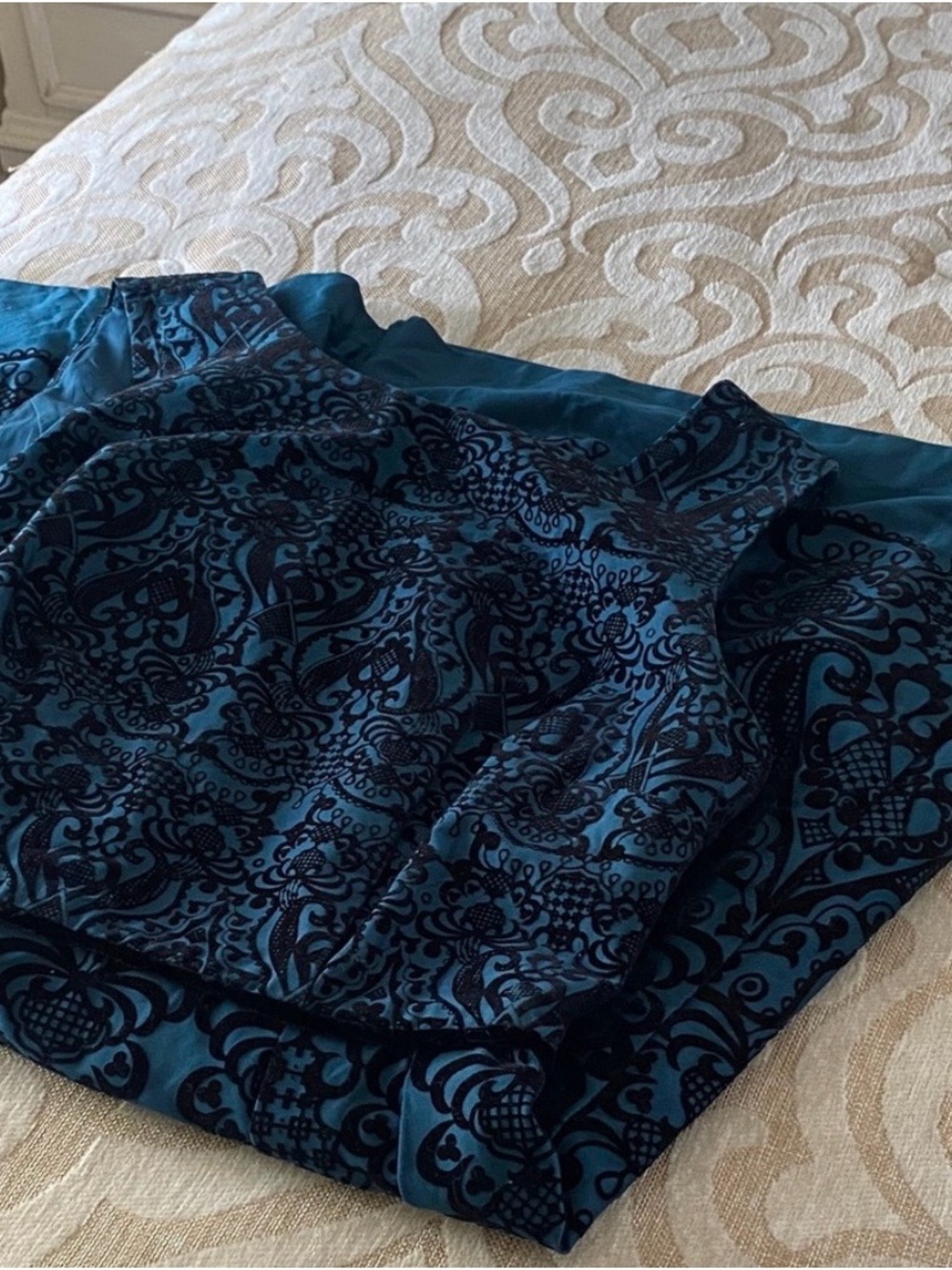 Beige by ECI Teal Black Velvet Fit & Flare Dress Size 6 - Picture 3 of 11